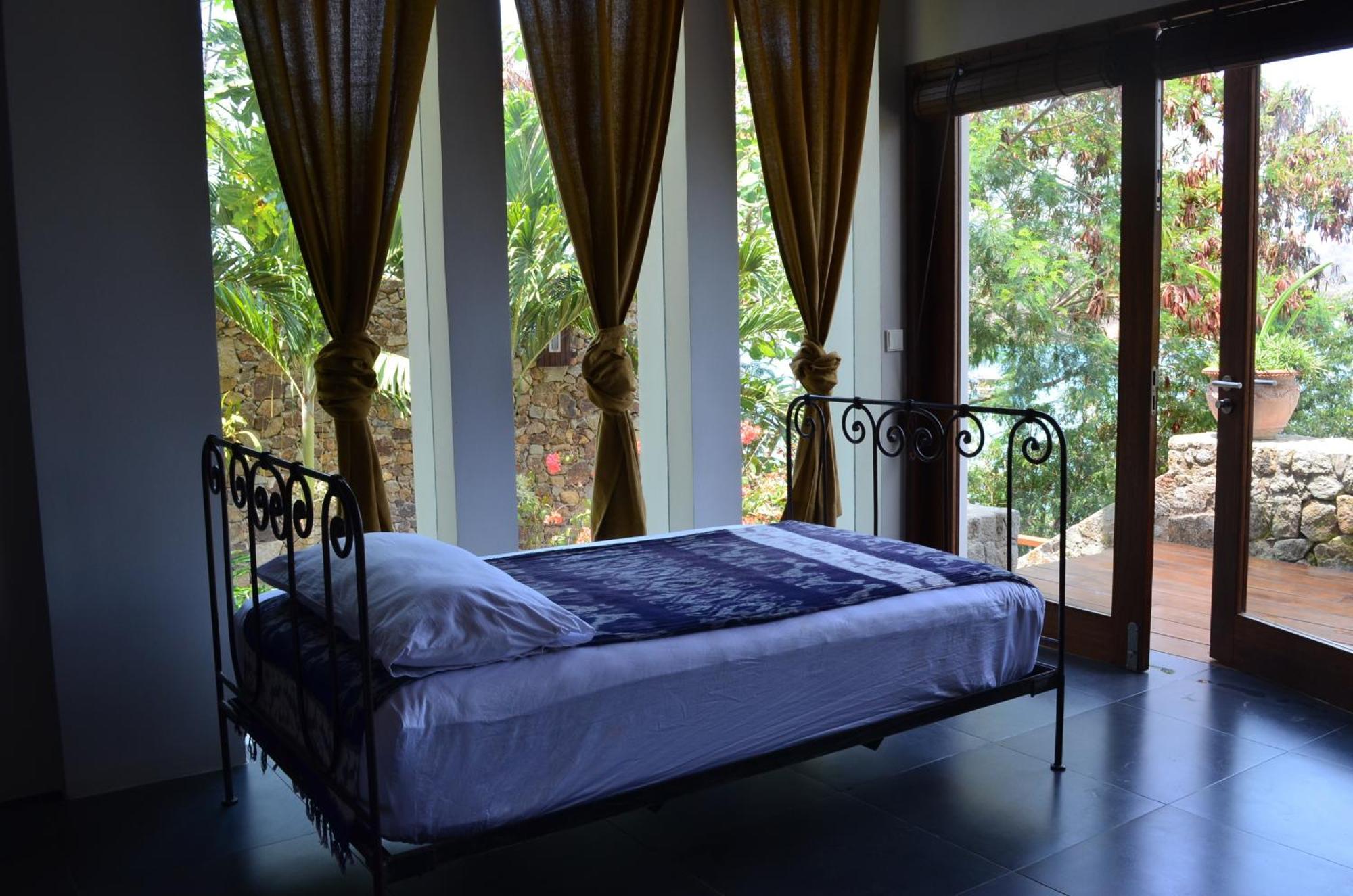Blue Parrot Hotel Labuan Bajo Room photo
